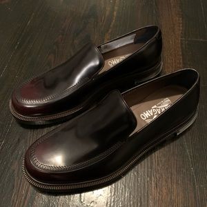 BRAND NEW Ferragamo Gancini Loafer